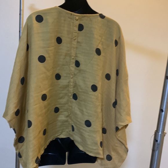 Unbranded batwing ladies cropped top in plus size with large polka dots all over - Picture 4 of 7